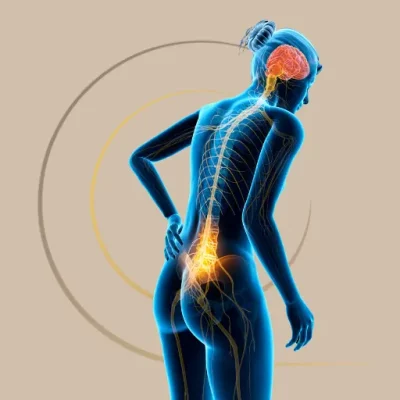 une douleur représentée comme une lumière irradie la colonne vertébrale d'une femme jusqu'à son cerveau